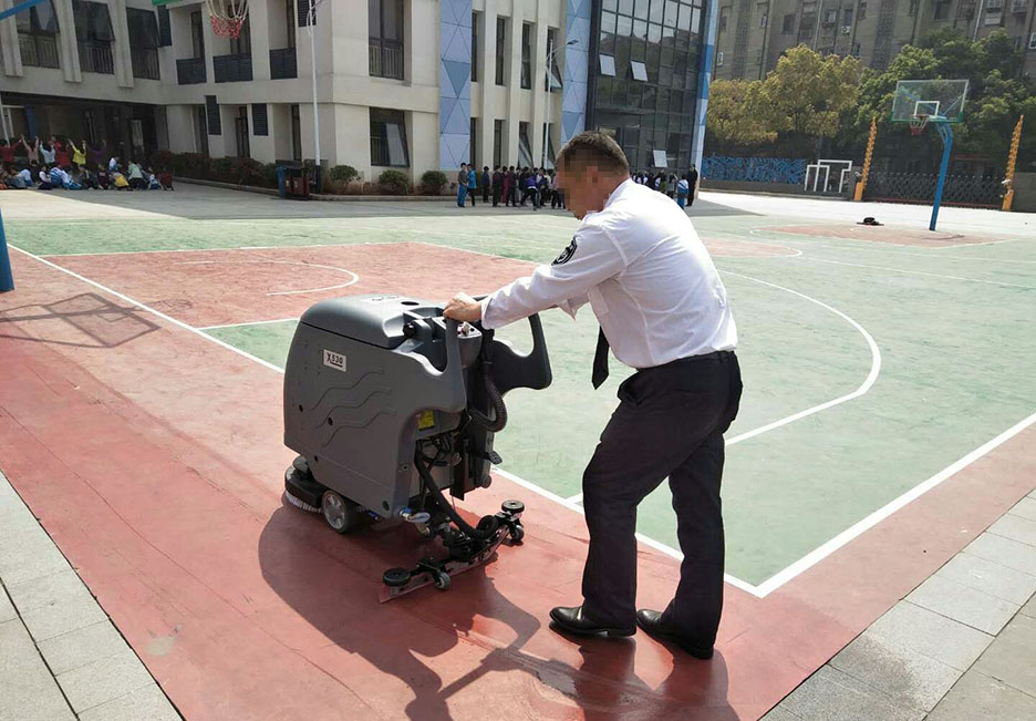 江西大型清潔設備多功能洗地機和電動<a href=http://m.bzlyg.com target=_blank class=infotextkey>掃地車生產廠</a>
